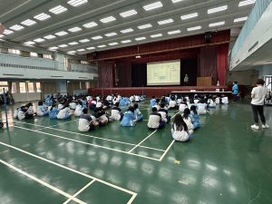 113年第二學期8年級黑暗詛咒解謎活動代表照片