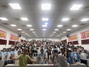 113學年度第二學期七年級安全教育講座代表照片
